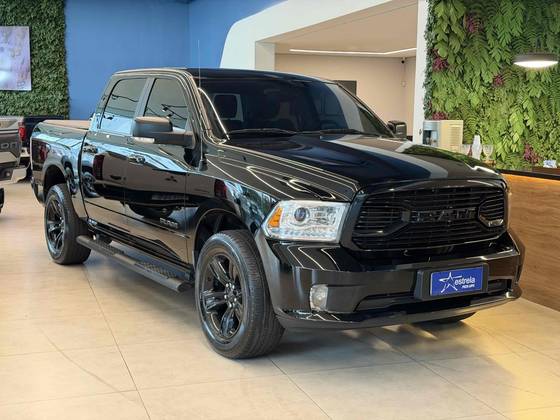 RAM CLASSIC 5.7 V8 GASOLINA LARAMIE NIGHT EDITION CD 4X4 AUTOMÁTICO